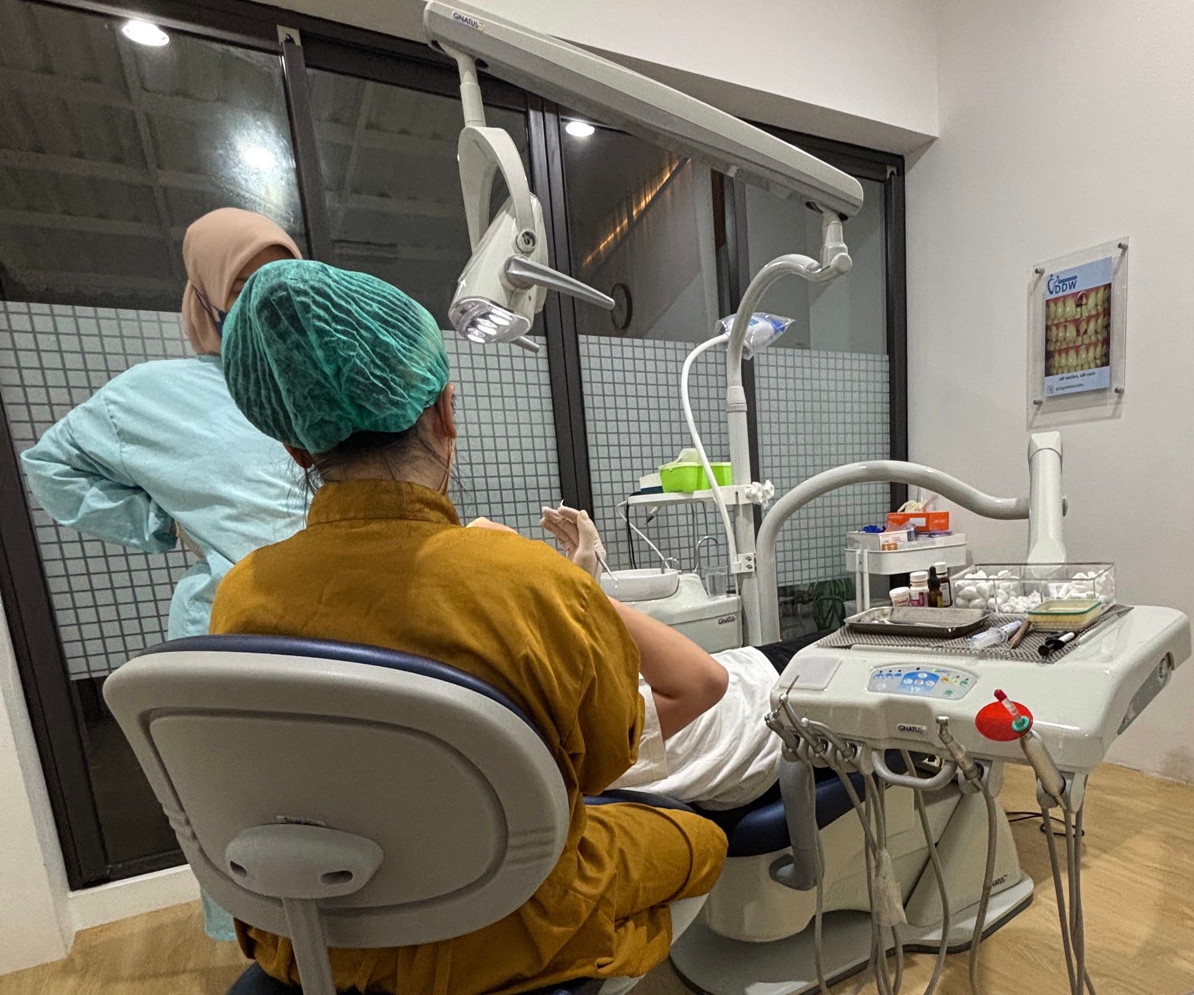 Prosedur perawatan gigi di Della Dental Works